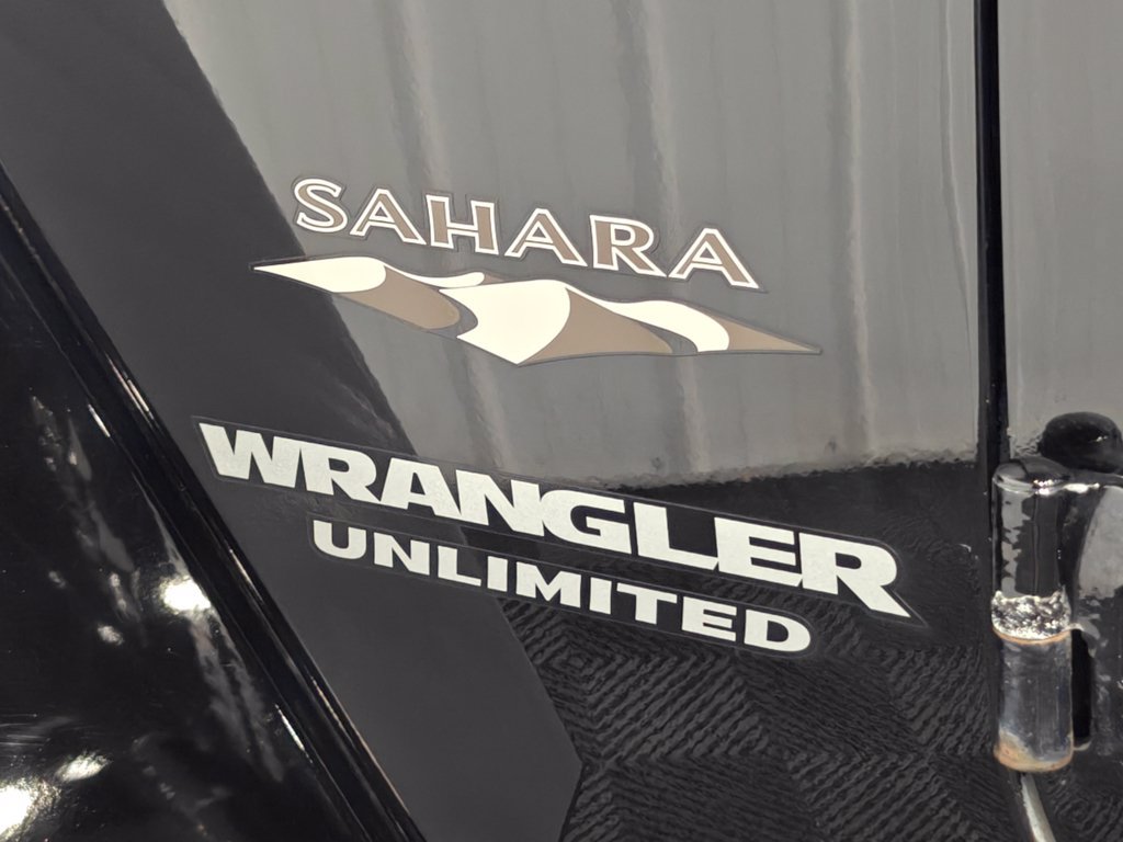Used 2016 Jeep Wrangler Unlimited Sahara w/ Dual Top Group AWD/4WD image 36