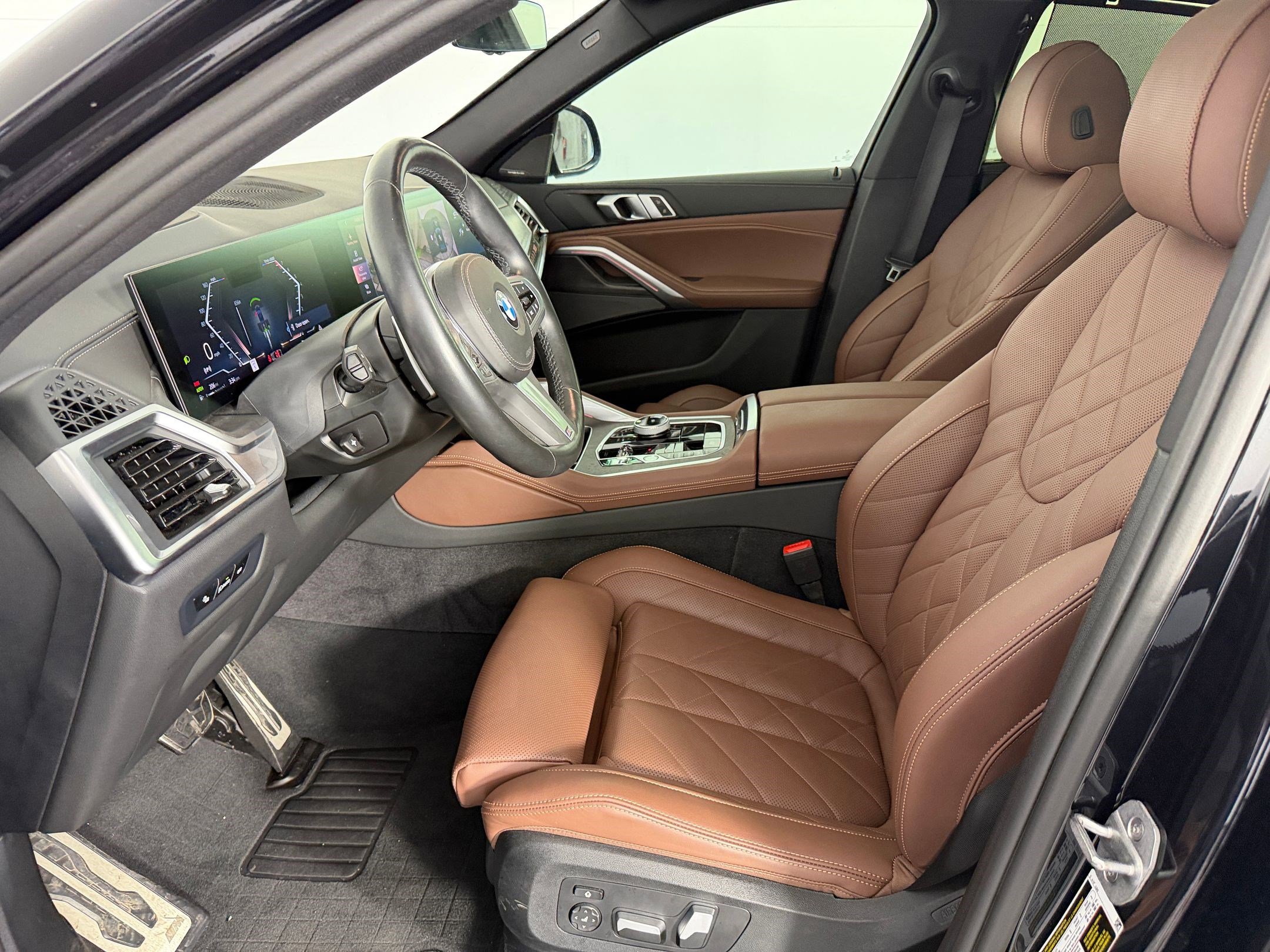 Used 2024 BMW X6 xDrive40i w/ Executive Package AWD/4WD image 25