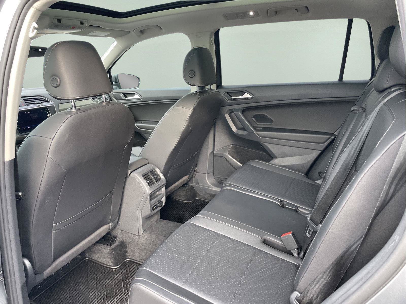 Used 2020 Volkswagen Tiguan SEL AWD/4WD image 16