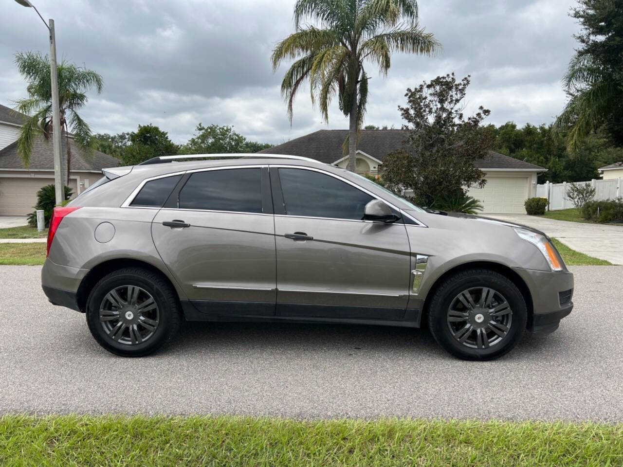 Used 2011 Cadillac SRX Luxury image 4