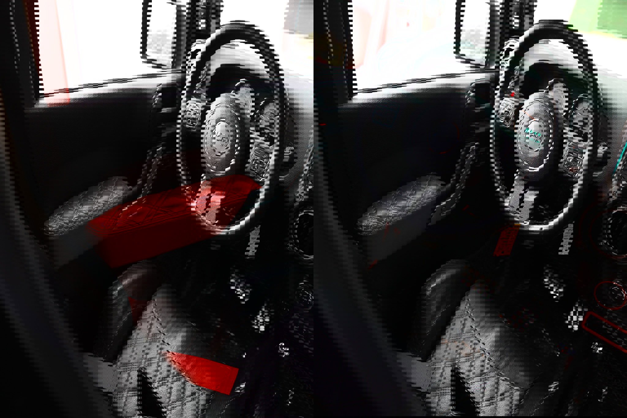 Used 2016 Jeep Wrangler Unlimited Rubicon w/ Connectivity Group image 25