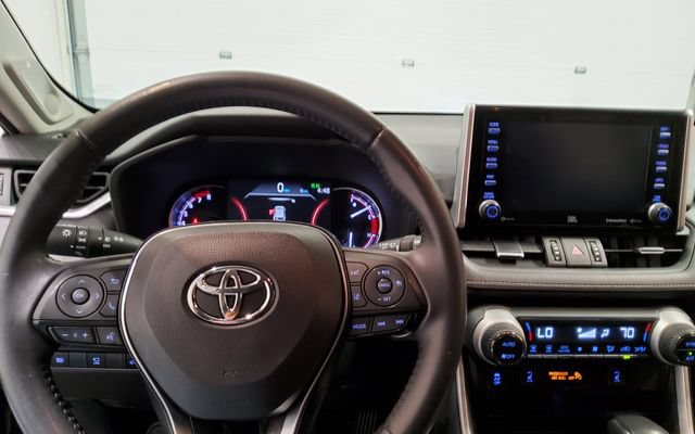 Used 2019 Toyota RAV4 Limited w/ Advanced Technology Package AWD/4WD image 19