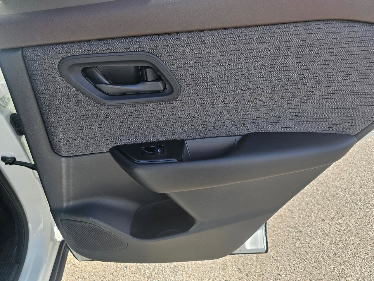 Used 2023 Nissan Rogue S image 18