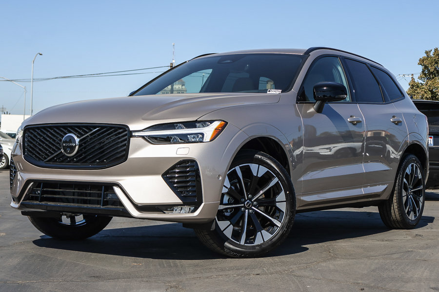 New 2027 Volvo XC60 B5 Plus AWD/4WD image 1