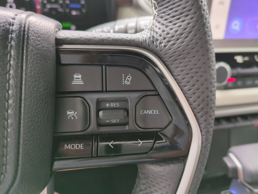 Used 2025 Toyota Sequoia Capstone AWD/4WD image 30