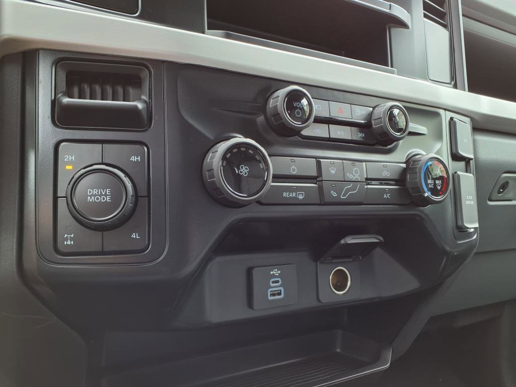 New 2026 Ford F250 4x4 Crew Cab Super Duty image 8