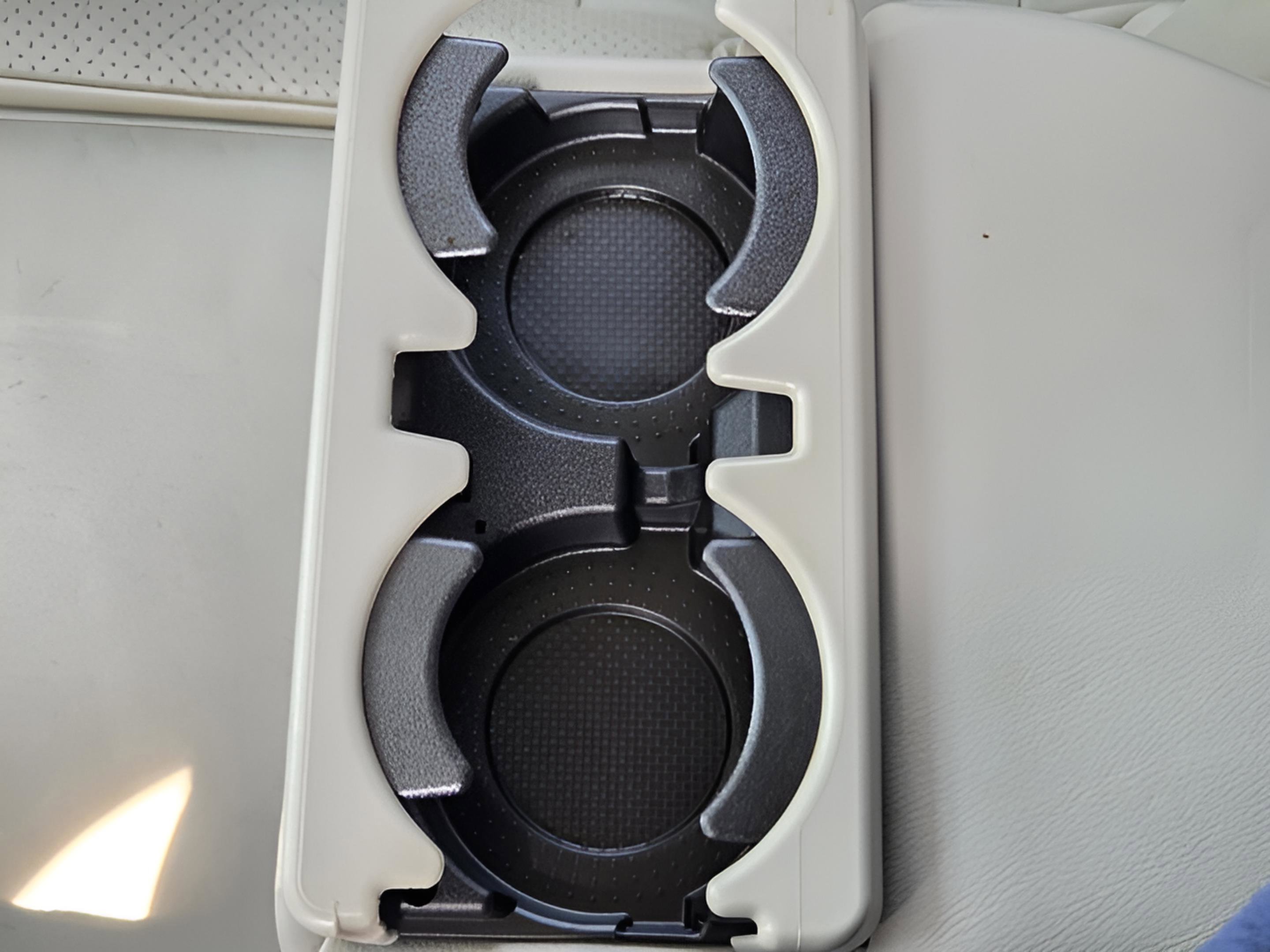 Used 2010 Mitsubishi Outlander XLS image 10