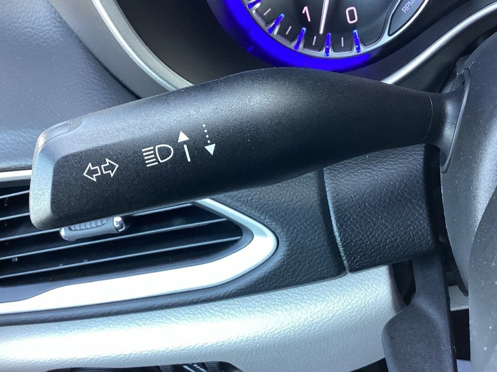 Used 2024 Chrysler Pacifica Touring-L FWD image 27