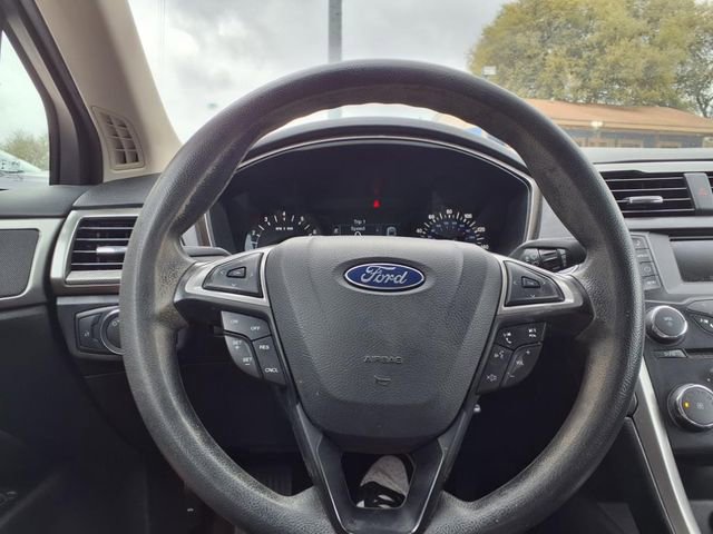 Used 2017 Ford Fusion SE FWD image 24