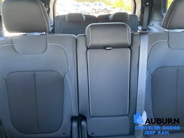 Used 2024 Jeep Grand Cherokee L Laredo w/ Trailer Tow Package AWD/4WD image 18