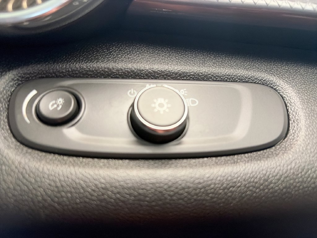 Certified 2025 Chevrolet Trax ACTIV w/ Sunroof Package FWD image 18