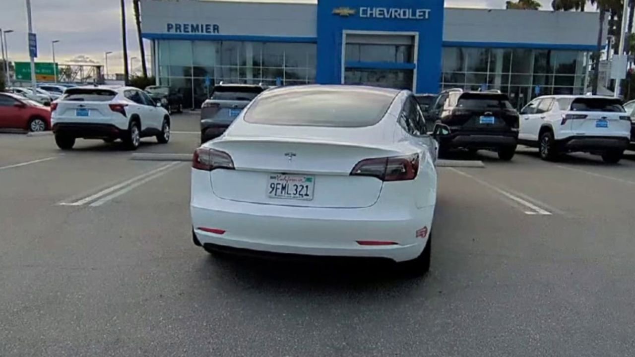 Used 2023 Tesla Model 3 Standard Range RWD image 7