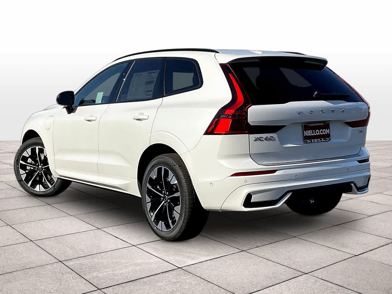 New 2026 Volvo XC60 T8 Plus w/ Climate Package AWD/4WD image 3