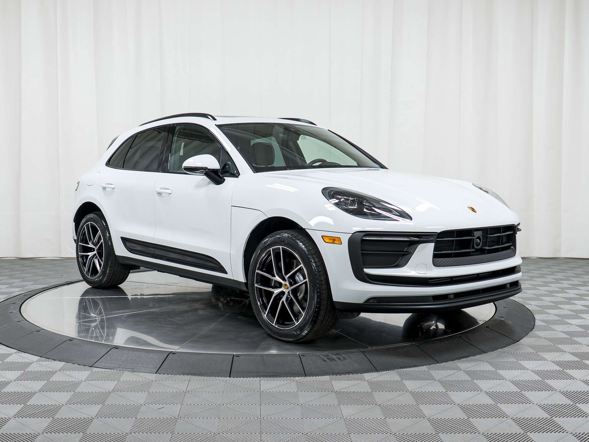 New 2026 Porsche Macan AWD/4WD image 9