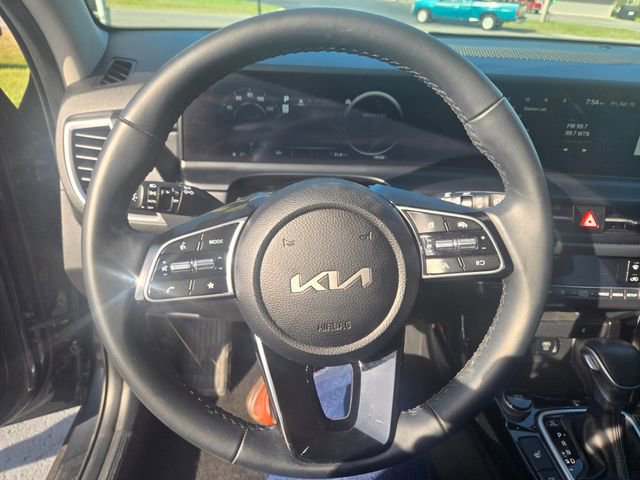 Used 2024 Kia Seltos EX image 16