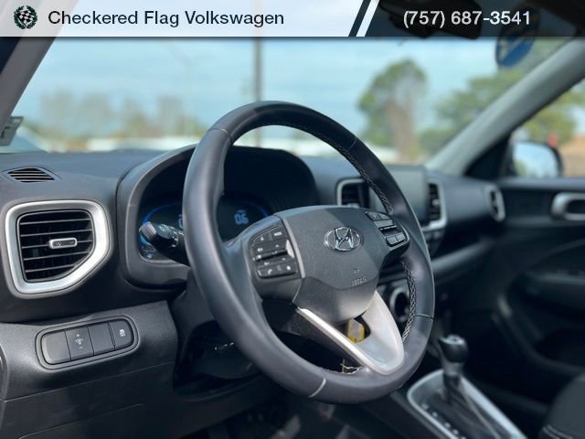 Used 2023 Hyundai Venue SEL w/ Cargo Package image 16