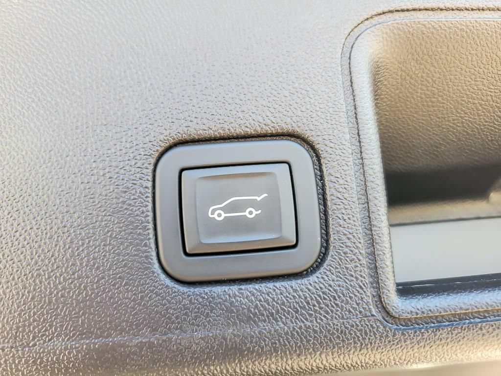 Used 2024 GMC Terrain Denali w/ Denali Premium Package AWD/4WD image 22