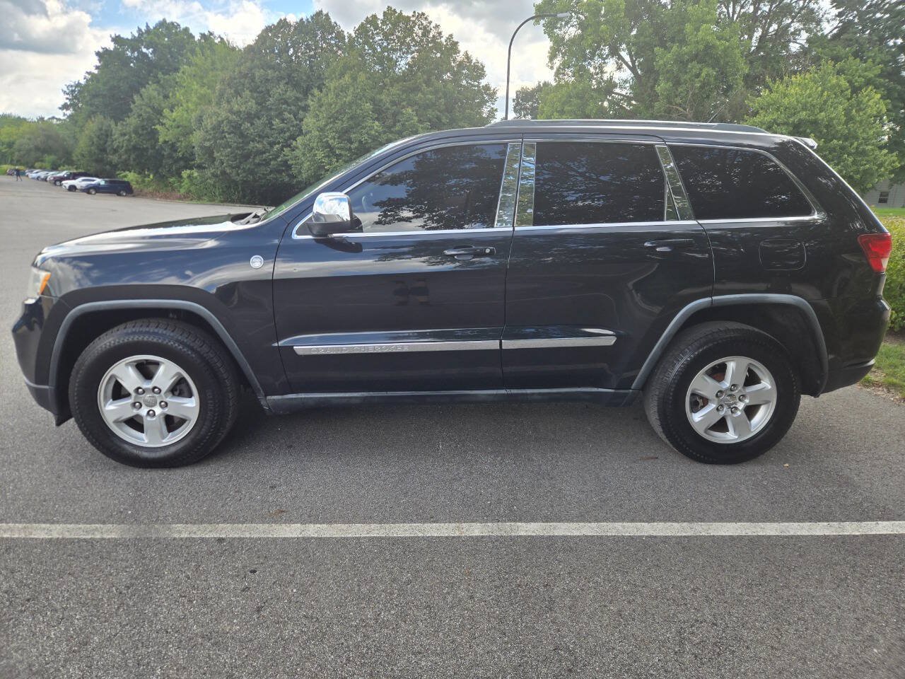 Used 2012 Jeep Grand Cherokee Laredo w/ Laredo E Group AWD/4WD image 4