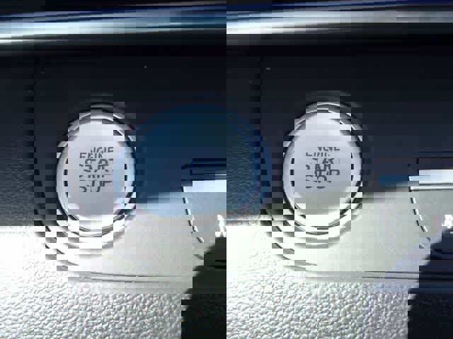 Used 2025 Hyundai Elantra SEL image 18