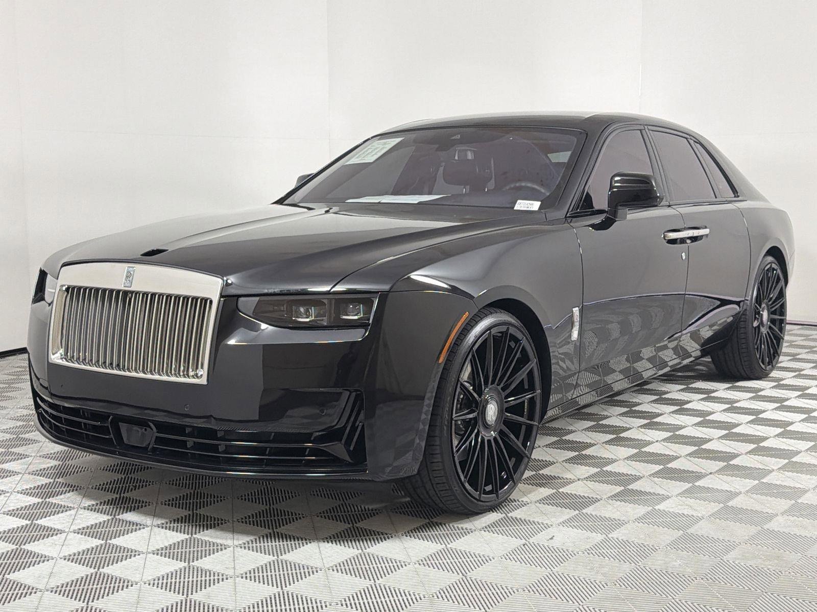 Used 2025 Rolls-Royce Ghost image 1
