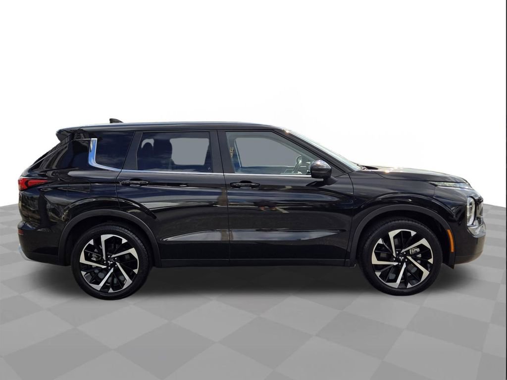 Used 2024 Mitsubishi Outlander SE Black Edition image 8