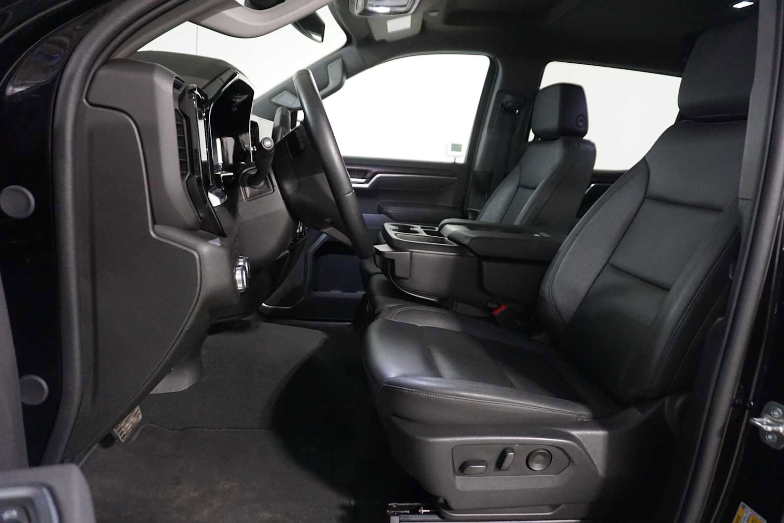 Certified 2025 GMC Sierra 1500 SLT image 13