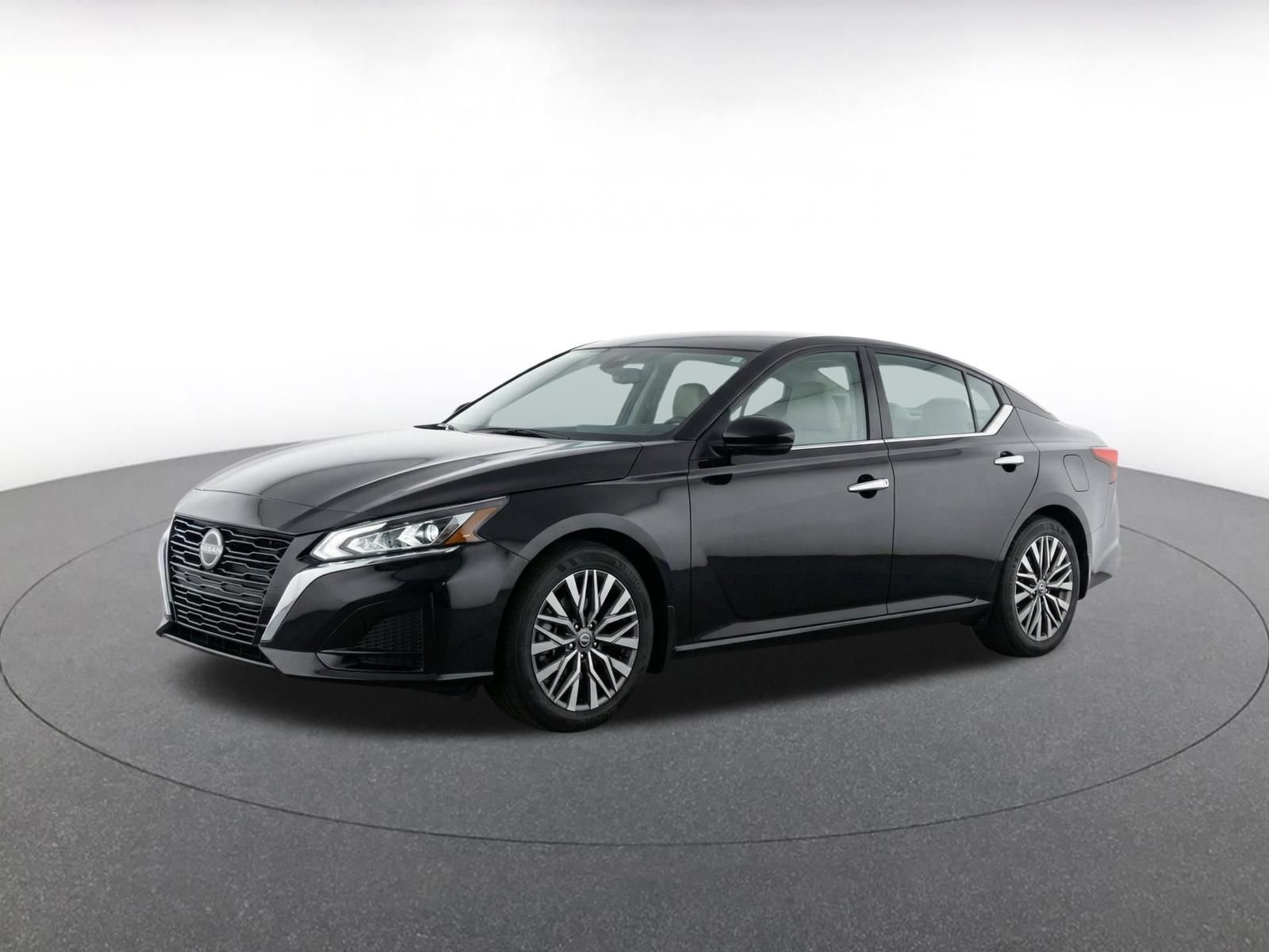 Used 2025 Nissan Altima 2.5 SV FWD image 3