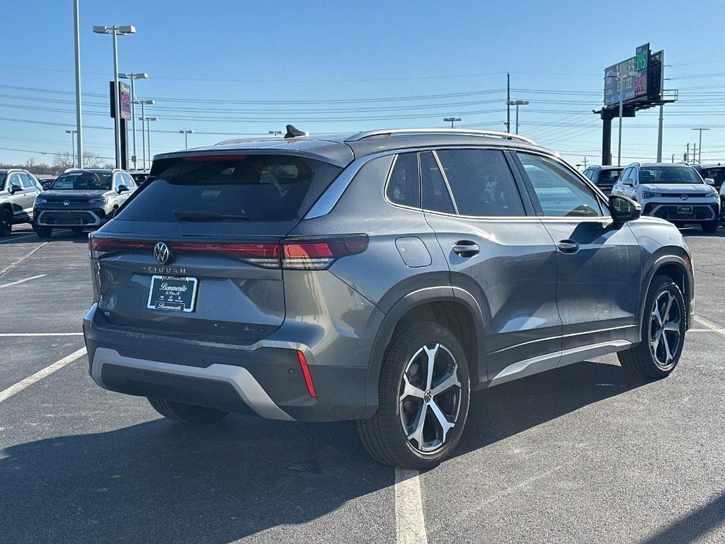 Used 2025 Volkswagen Tiguan SE image 5