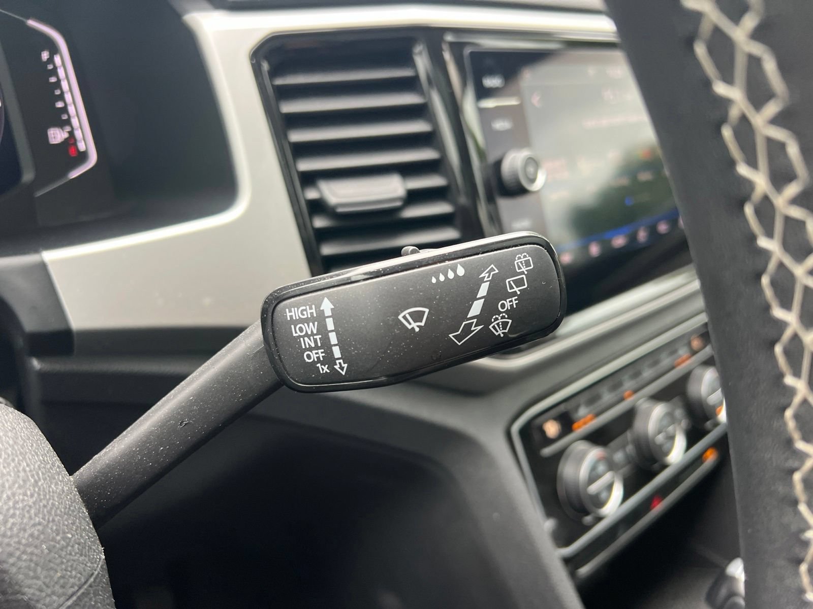 Used 2022 Volkswagen Atlas SE FWD image 22