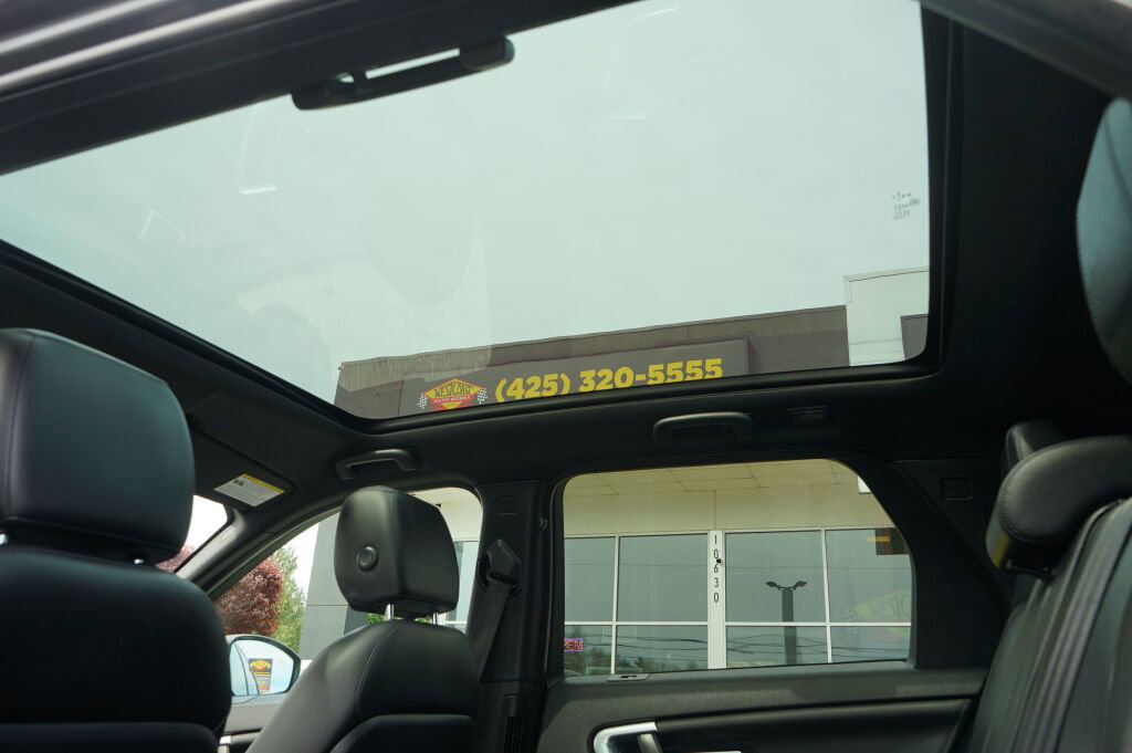 Used 2019 Land Rover Discovery Sport HSE AWD/4WD image 17