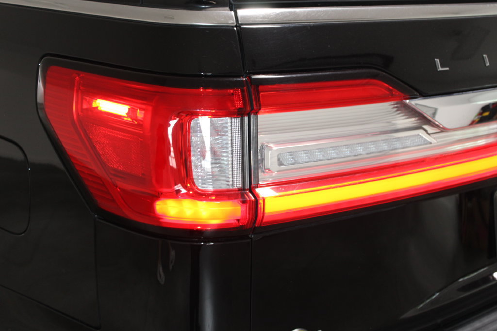 Used 2018 Lincoln Navigator Select RWD image 59