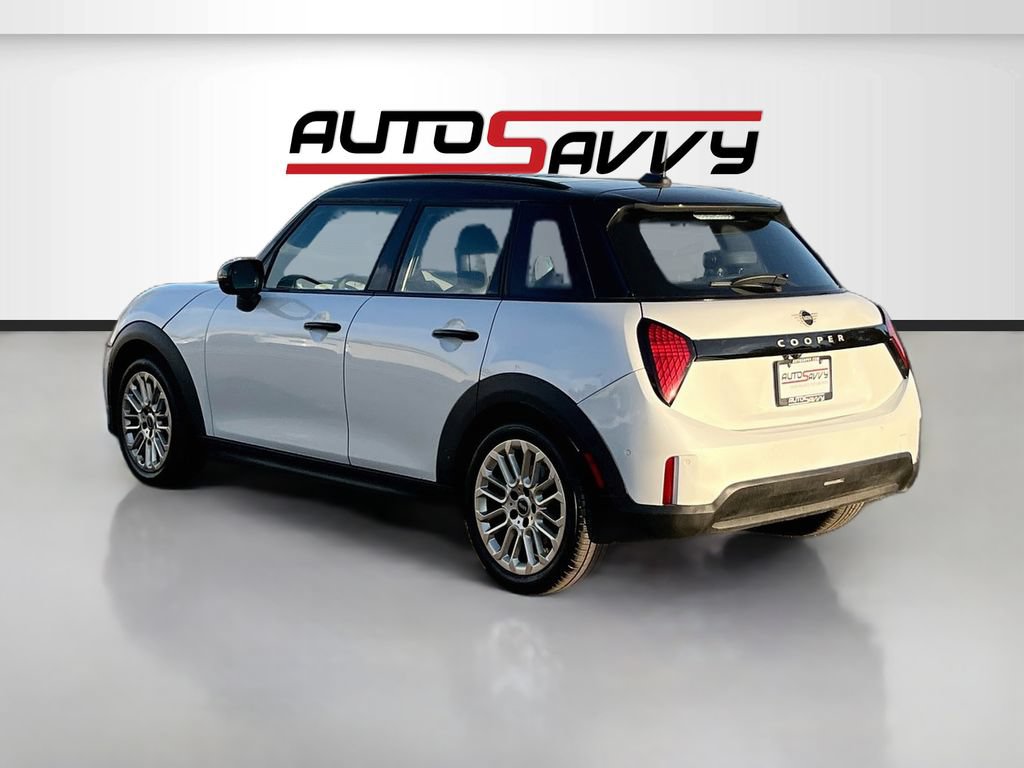 Used 2025 MINI Cooper 4-Door Hardtop FWD image 5