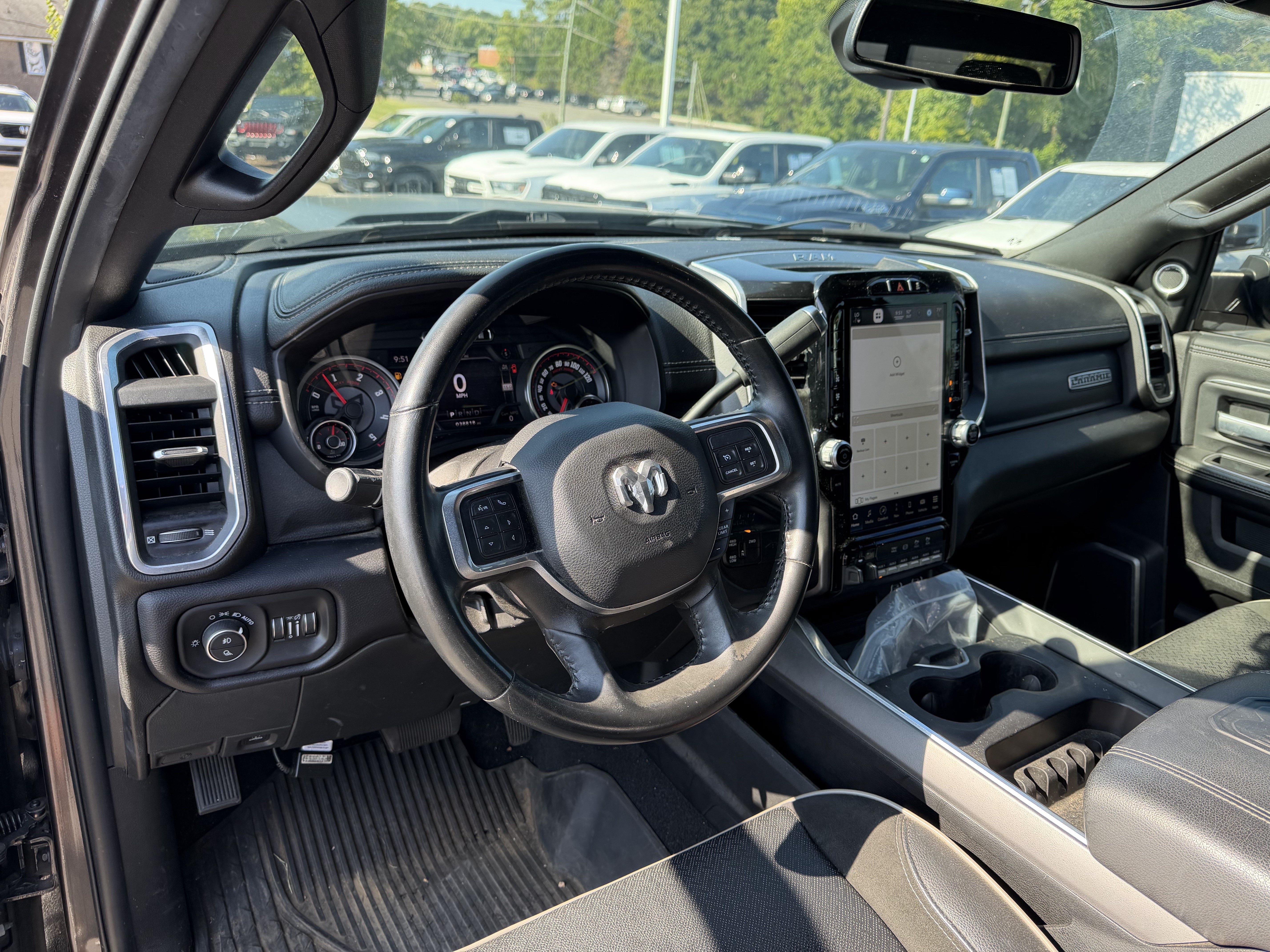 Used 2022 RAM 3500 Laramie AWD/4WD image 11