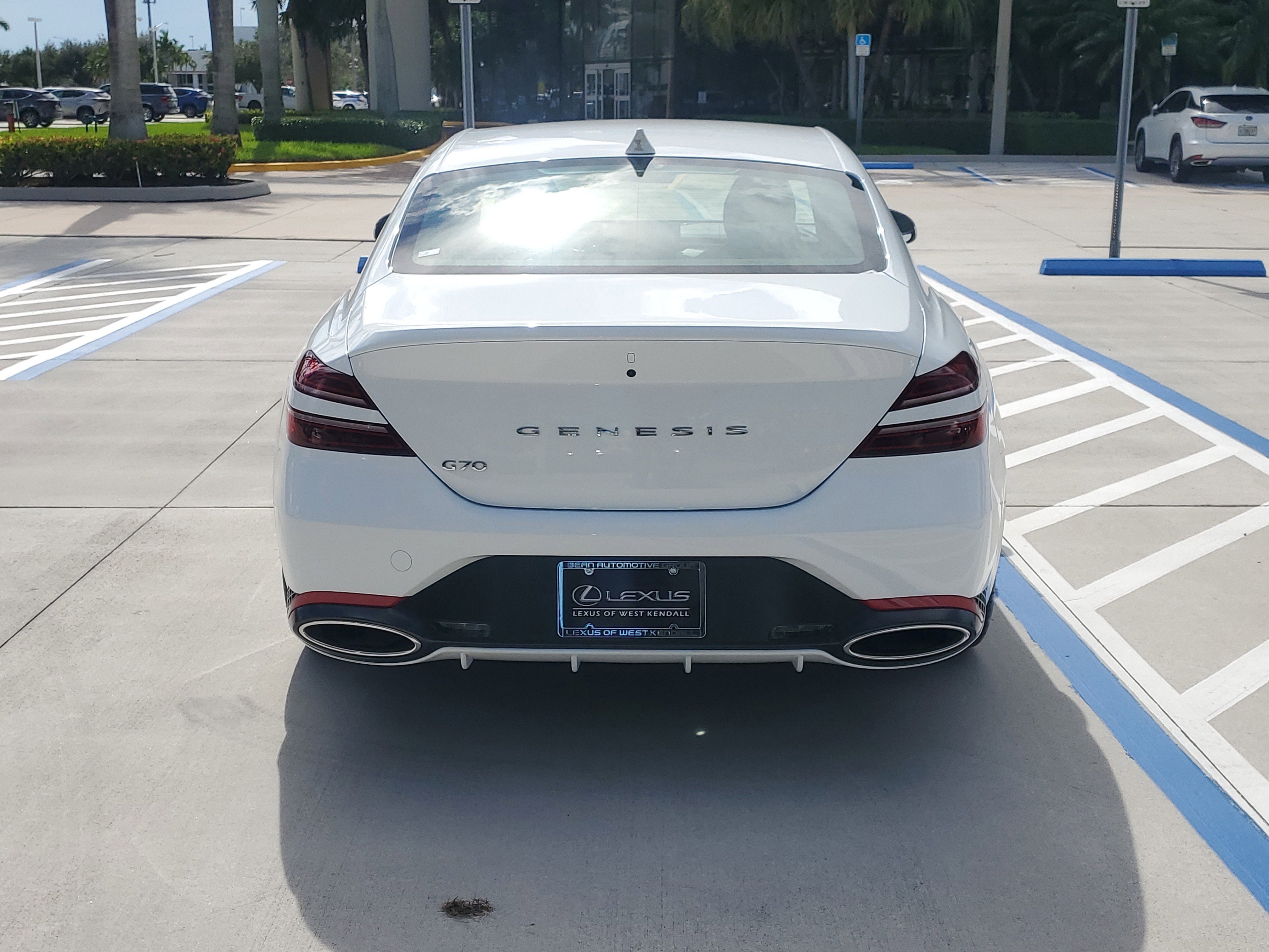Used 2025 Genesis G70 2.5T image 10