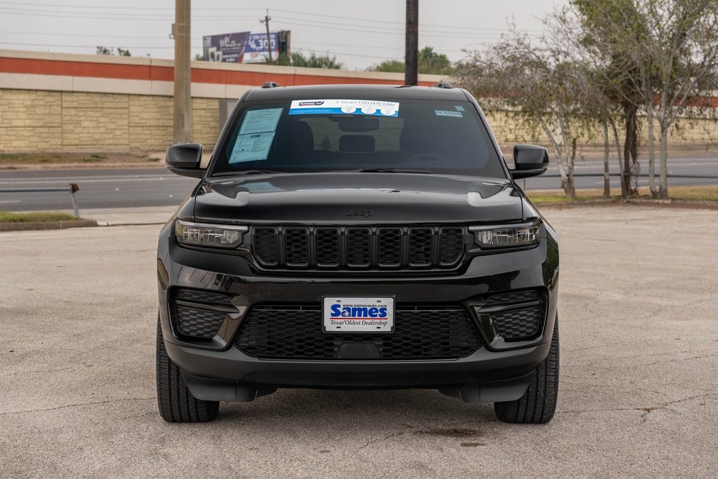Used 2023 Jeep Grand Cherokee Altitude image 2