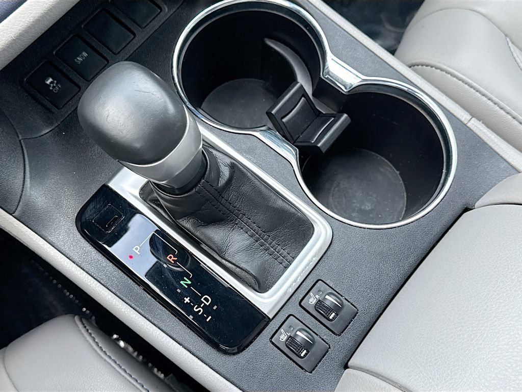 Used 2019 Toyota Highlander XLE image 29