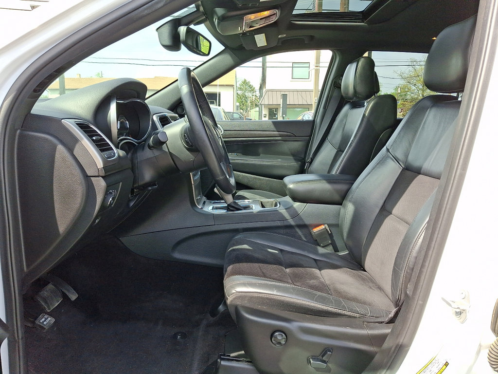 Used 2018 Jeep Grand Cherokee Altitude AWD/4WD image 23