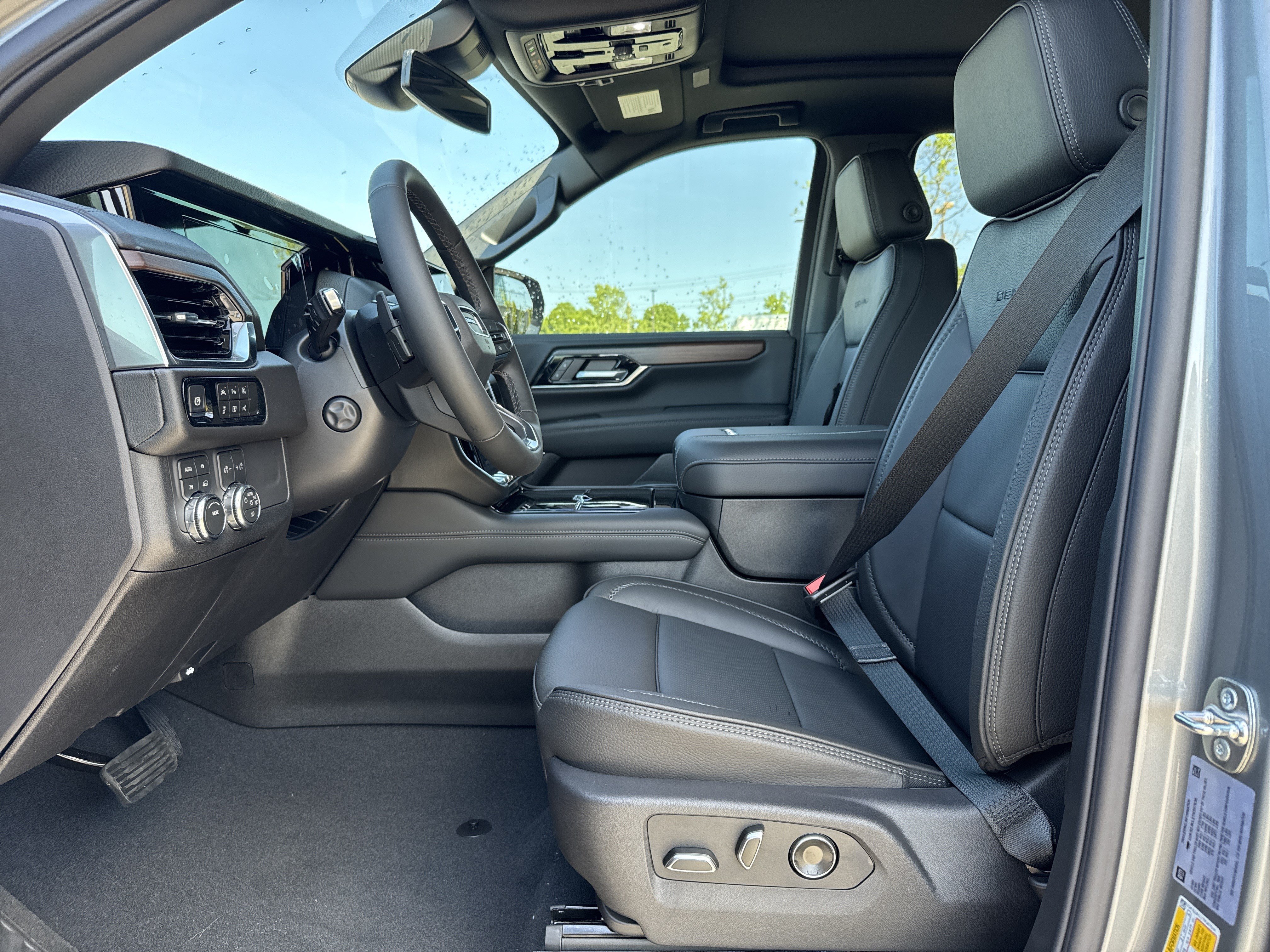 New 2026 GMC Yukon XL Denali w/ Sun & Power Step Package AWD/4WD image 16