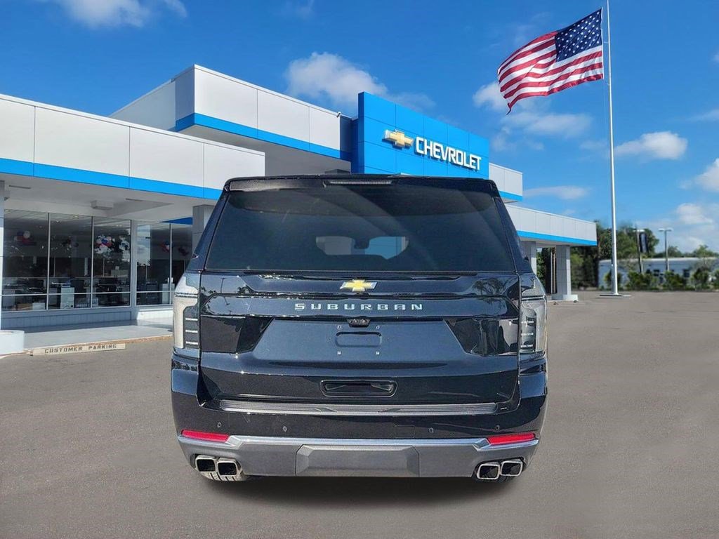 Used 2025 Chevrolet Suburban High Country RWD image 5