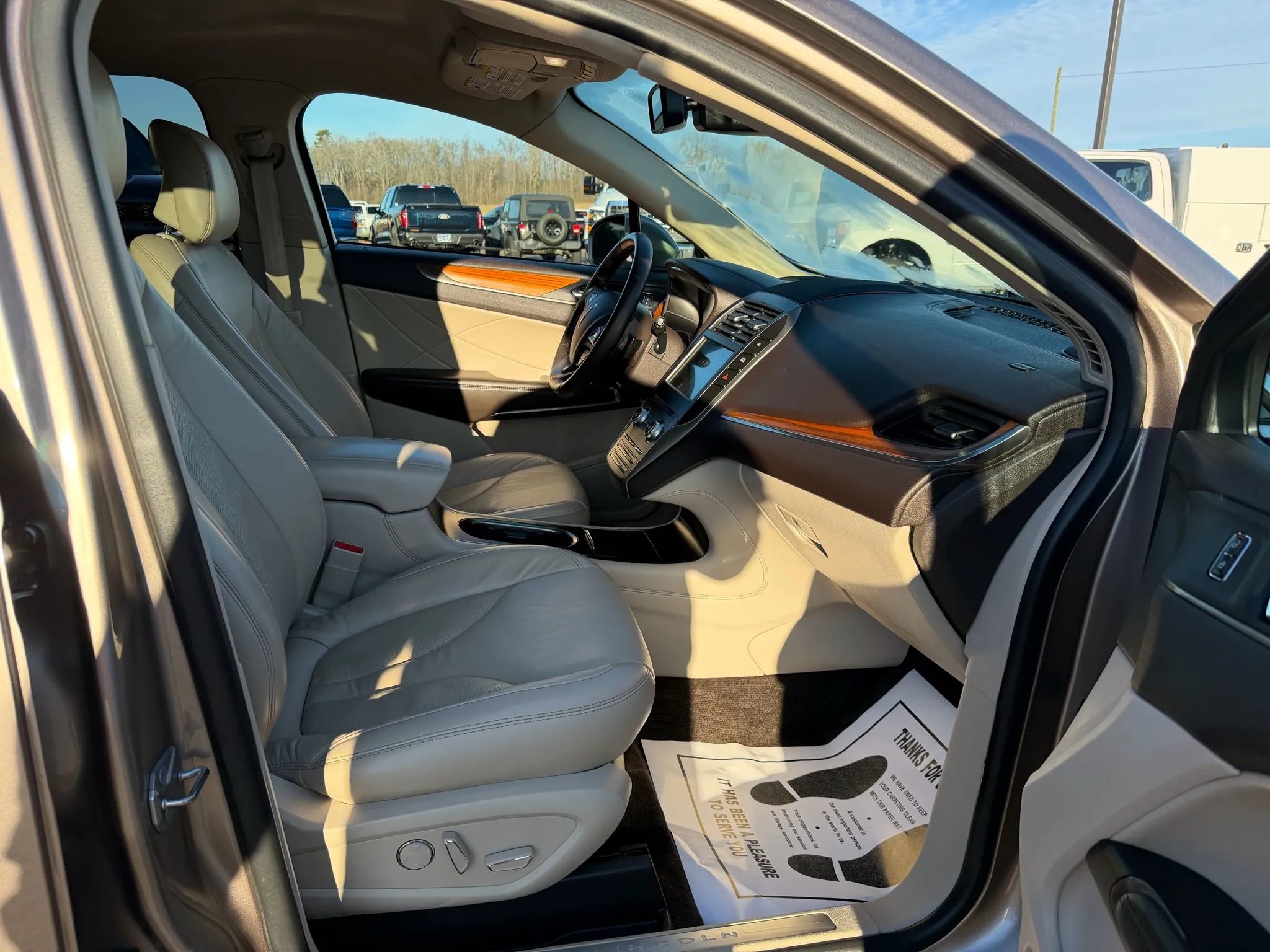 Used 2018 Lincoln MKC Select w/ Select Plus Package FWD image 12