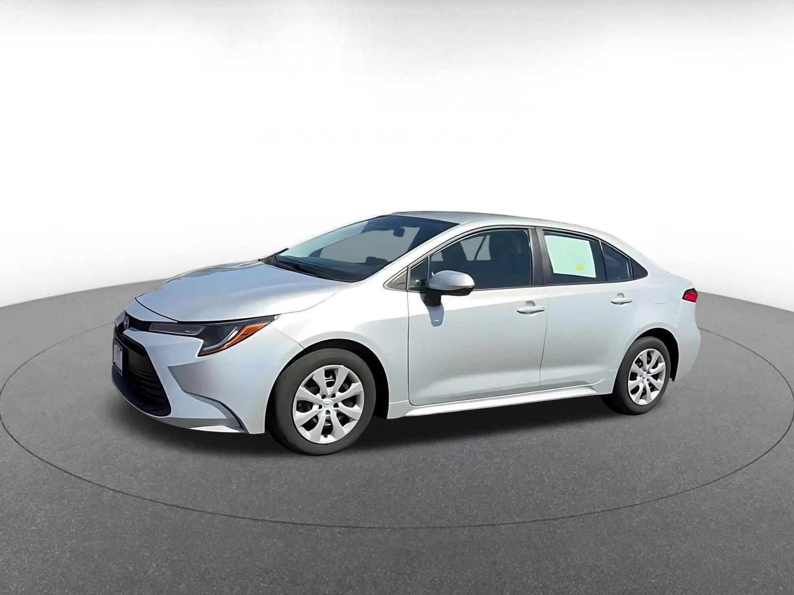 Used 2025 Toyota Corolla LE FWD image 8