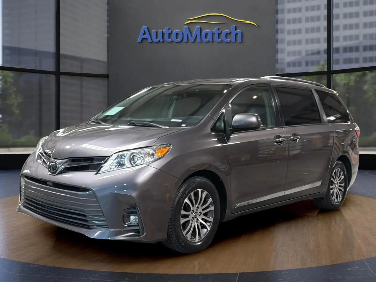 Used 2019 Toyota Sienna XLE w/ XLE Navigation Package FWD image 5