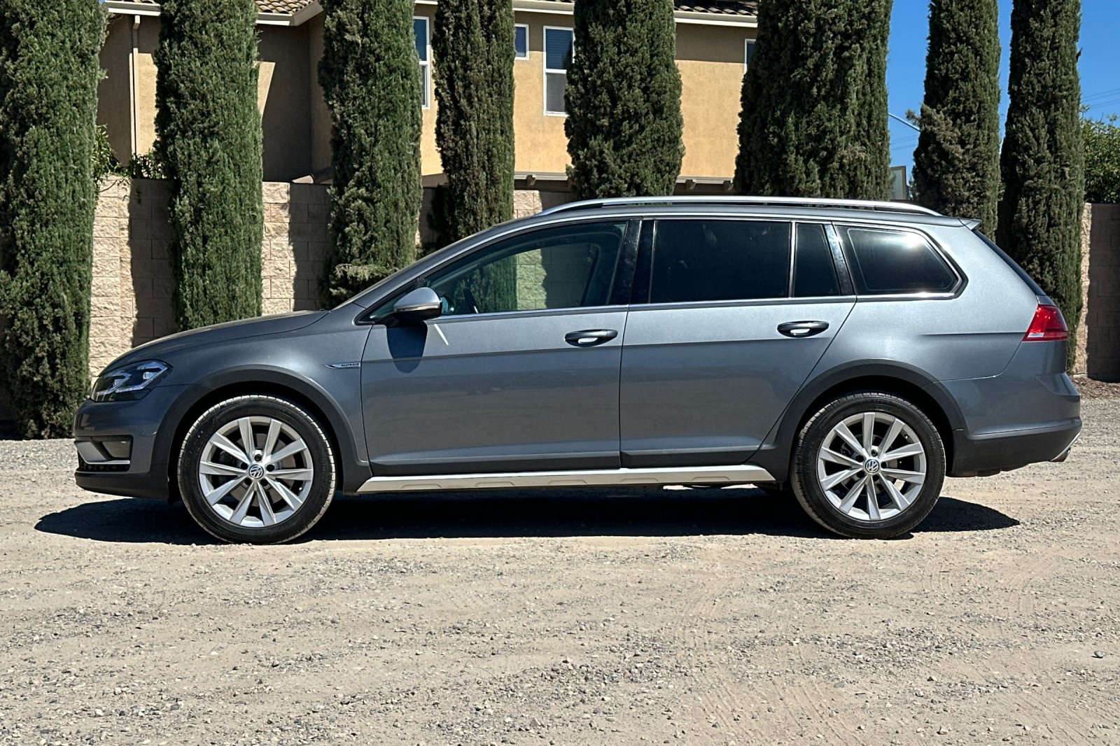 Used 2017 Volkswagen Golf Alltrack AWD/4WD image 7