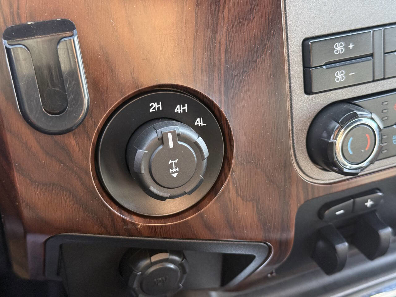 Used 2011 Ford F350 Lariat w/ Chrome Pkg image 29