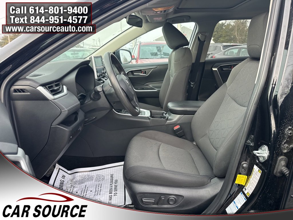 Used 2021 Toyota RAV4 XLE w/ Convenience Package image 9