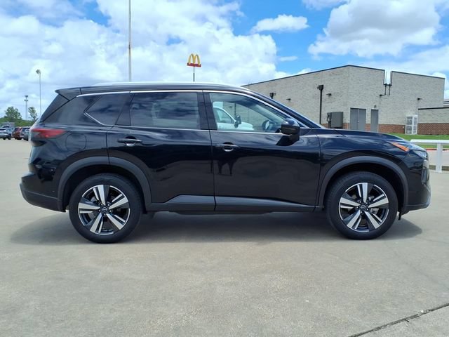 Used 2025 Nissan Rogue SL AWD/4WD image 4