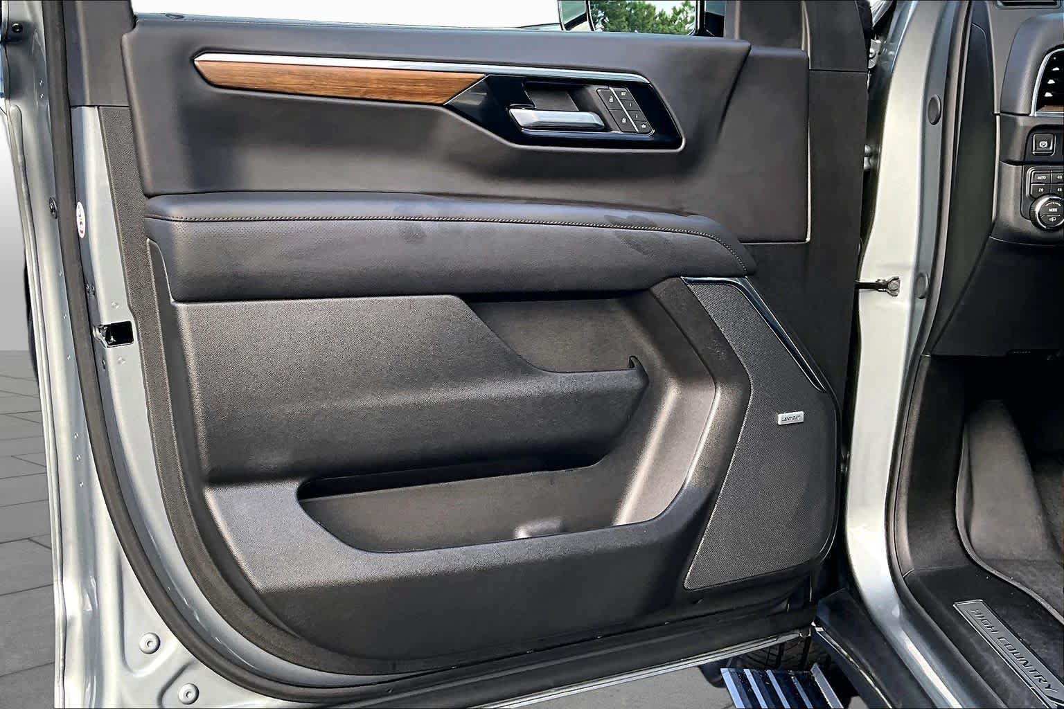 Used 2026 Chevrolet Tahoe High Country AWD/4WD image 22