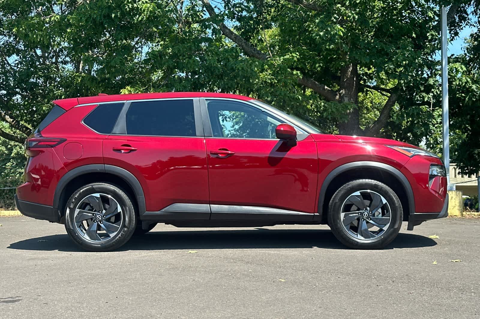 Used 2024 Nissan Rogue SV AWD/4WD image 8