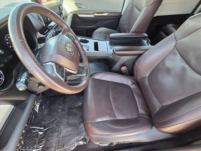 Certified 2023 Toyota Sienna Platinum FWD image 14