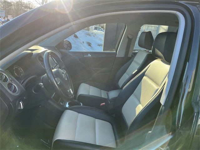 Used 2017 Volkswagen Tiguan S image 11
